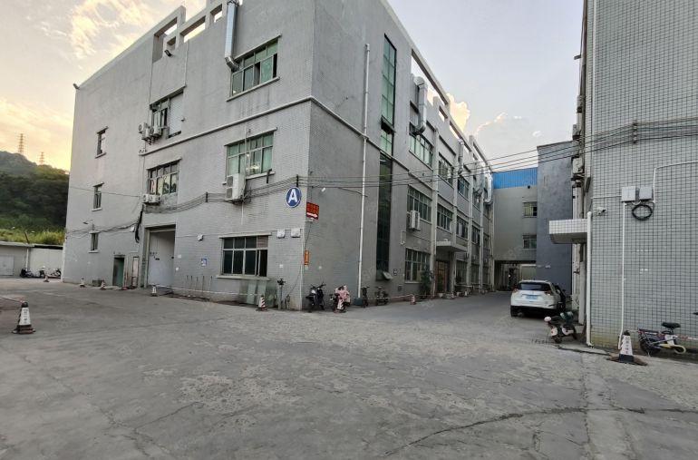 凤岗原房东800平，实际面积出租，带精装修办公室。厂房出租