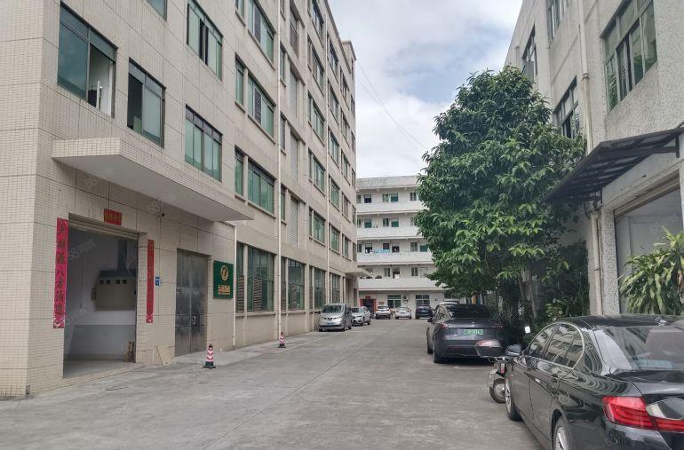 凤岗五联新出原房东带办公室精装修标准厂房二楼1000平招租