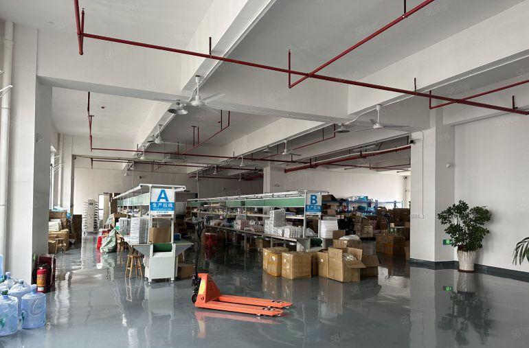 10元！凤岗雁田楼上1000平方带精装修厂房仓库出租