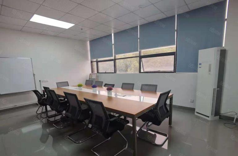 凤岗五联新出楼上1500平现成装修厂房仓库出租，位置好易招工