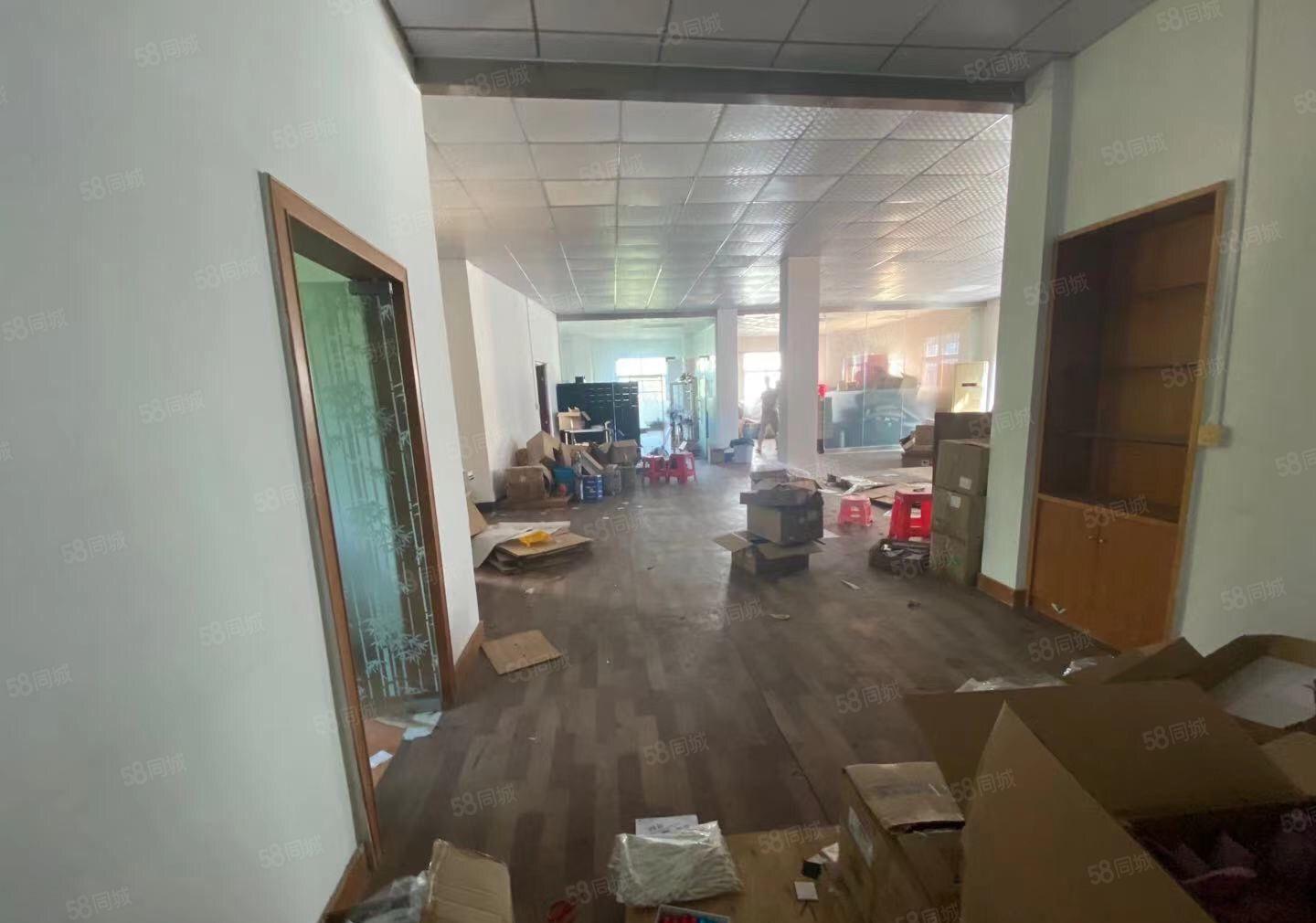 凤岗新出二楼整层300平方 豪华装修 水电齐全 ！