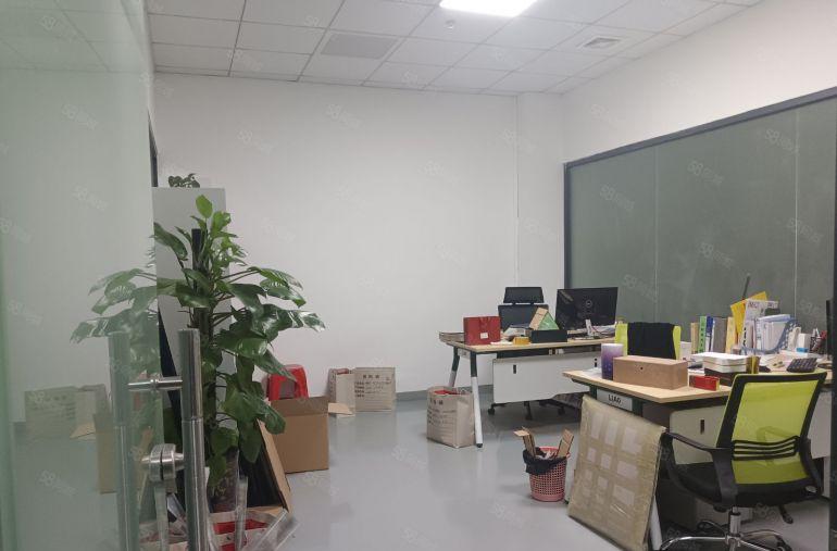 凤岗浸校塘新出带办公室装修标准厂房二楼2000平出租现成水电