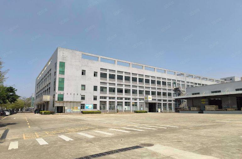 凤岗原房东现成装修一二楼各1000平厂房仓库出租，水电齐全。