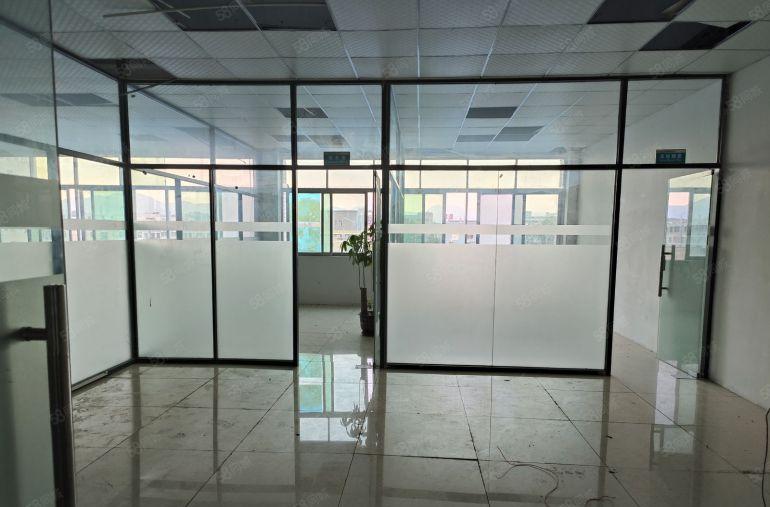 凤岗原房东800平，实际面积出租，带精装修办公室。厂房出租