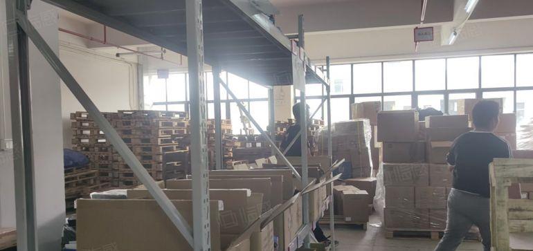 凤岗1楼1800平带牛角，楼上3600平，现成办公室