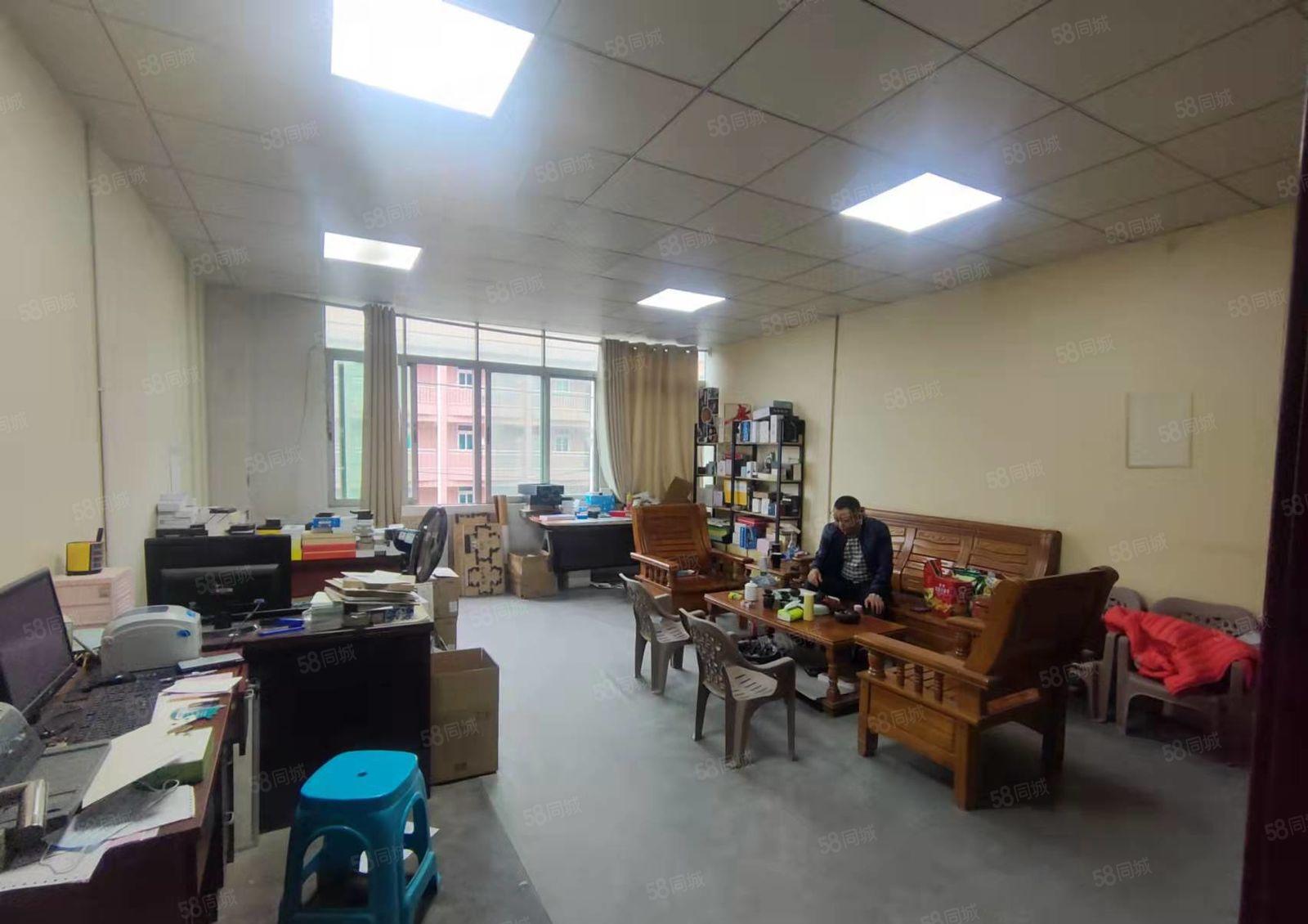 靠主干道旁 凤岗镇凤德岭原房东厂房出租楼上1600平 水电齐