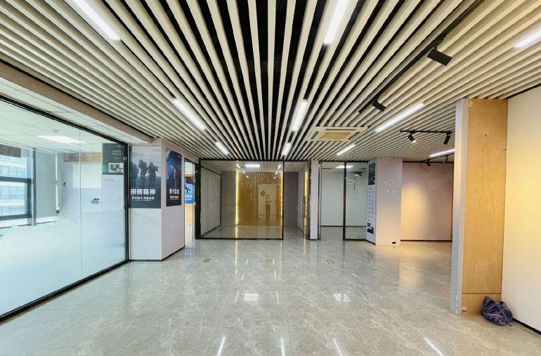 雁田电商直播办公室写字楼186平 4加1格局 现成水电装修