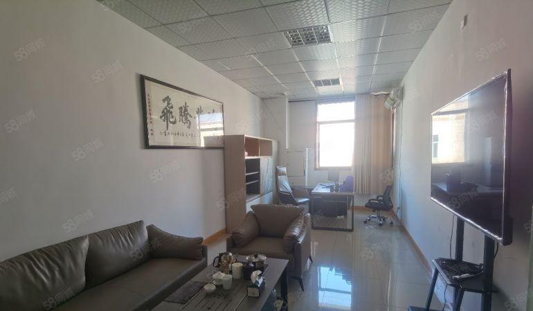 凤岗五联靠深圳新出楼上1800平带装修厂房仓库出租，交通便利