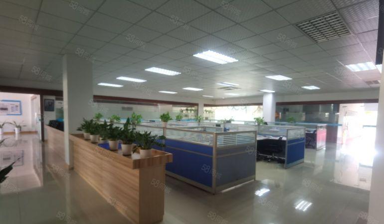 凤岗五联靠深圳新出楼上1800平带装修厂房仓库出租，交通便利