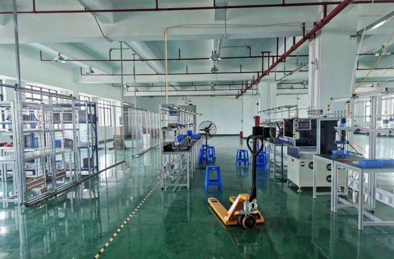 8元精装修！凤岗金凤凰楼上1500平一楼上厂房仓库出租