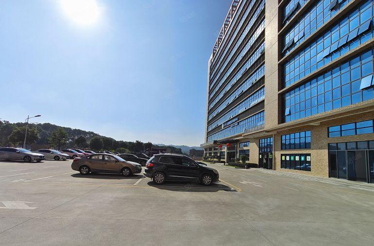 凤岗五联原房东厂房出租2160平豪华装修无转让费合同期长