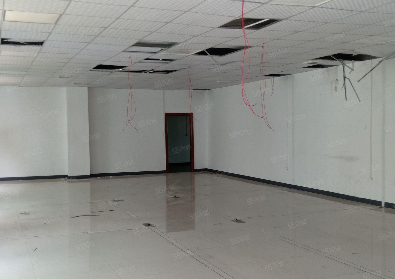 新出小独院三层电梯厂房每层带精装办公室水电到位业主直租免佣金