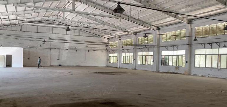 凤岗新出靓小独院厂房出租。适合冲压钣金机械设备仓库注塑等行业