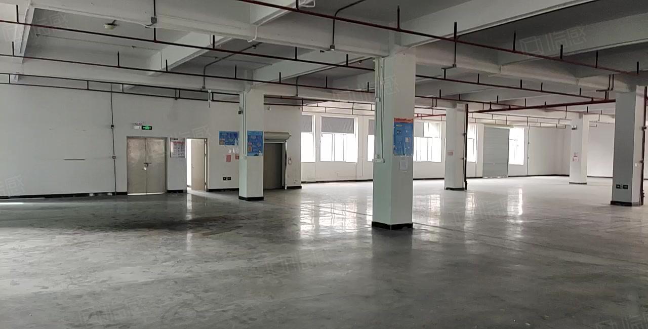 凤岗靠近平湖楼上1000平方花园厂房大气好招工靠近主干道方便