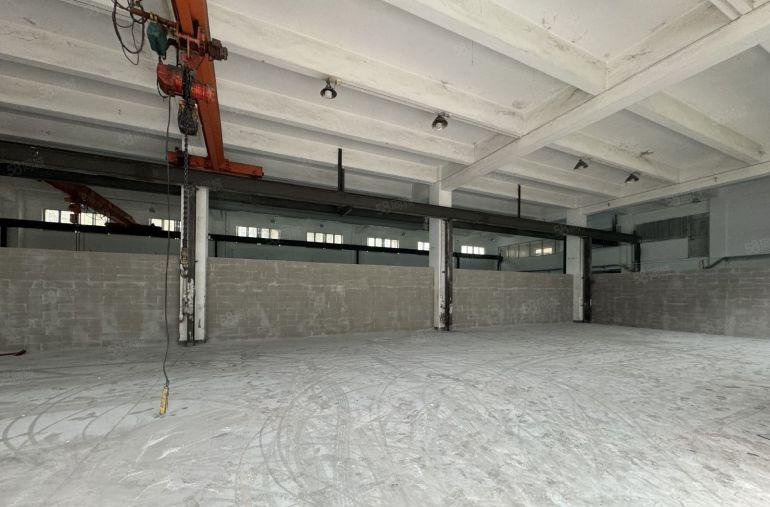 凤岗雁田一楼厂房出租600平带行车花园式厂房空地大水电齐全