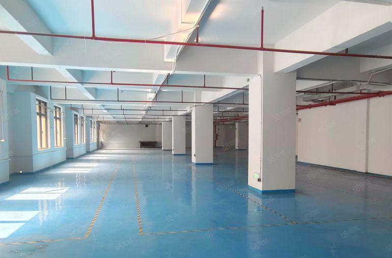 凤岗原房东 标准楼上1200平方厂房出租，价格便宜，空地超大