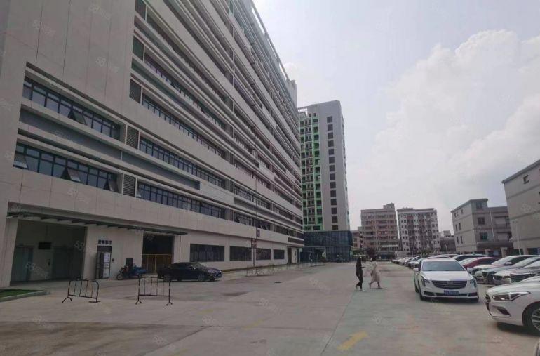 凤岗五联靠平湖新出原房东楼上3300平厂房仓库出租，空地超大