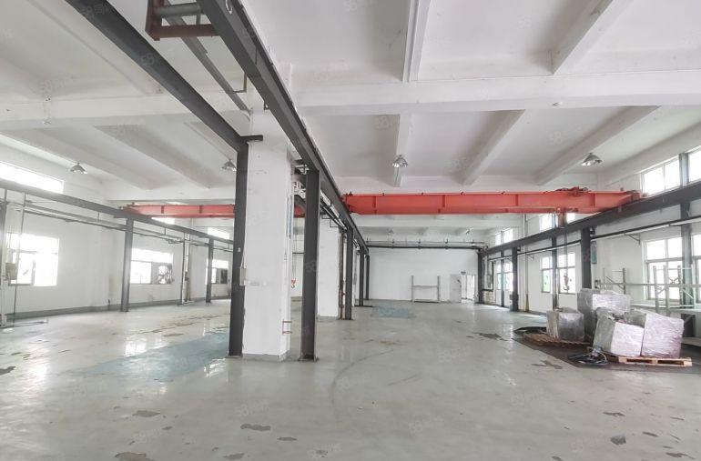 凤岗独院一楼带行车1000平仓库厂房出租，水电齐全可进大车