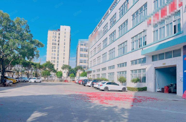 带行车一楼厂房）凤岗汽车站附近新出1500平方米厂房出租