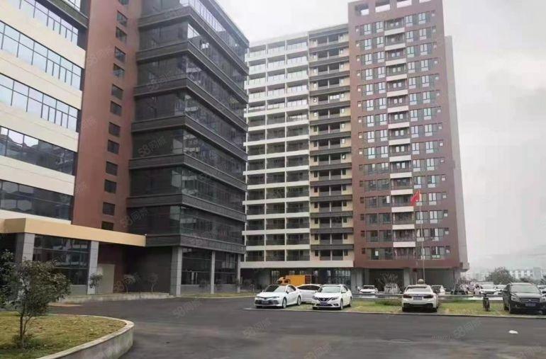 零公摊！凤岗雁田新出村委楼上6000平厂房仓库出租，大小分租