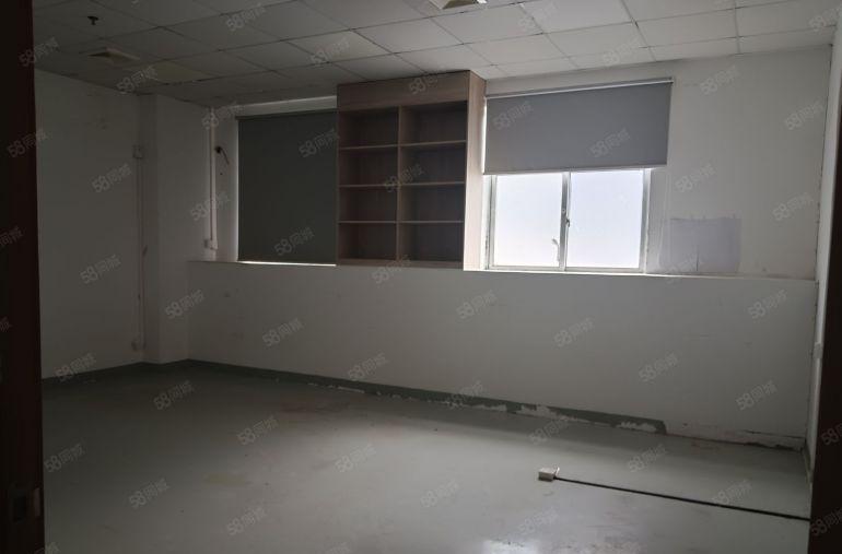 凤岗五联碧湖大道边原房东厂房一楼4000平出租，带办公室装修