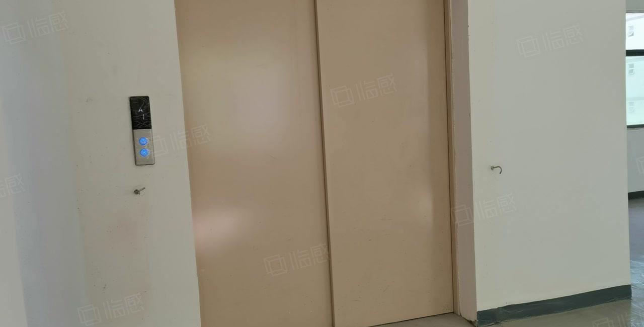 凤岗雁田怡安工业城400平办公商用仓库厂房出租可分租可办环评