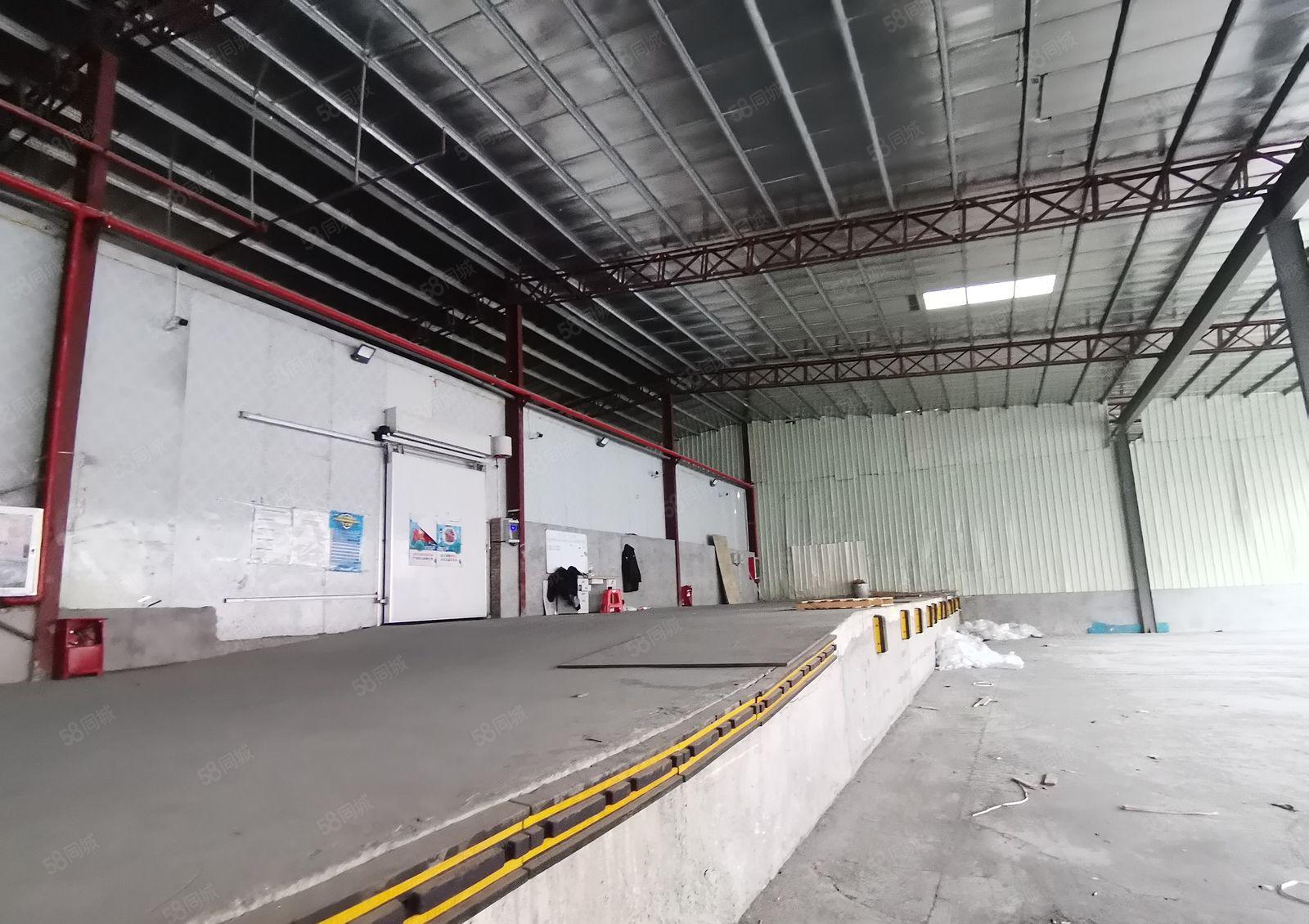 凤岗五联工业区独院一楼3千平带卸货平台钢构仓库厂房出租可分租