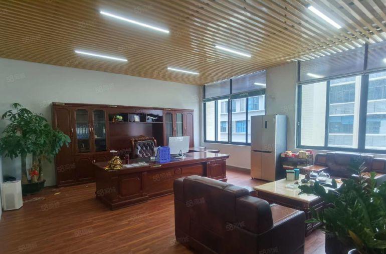 凤岗五联新出原房东楼上2000平带装修厂房仓库出租，拎包生产