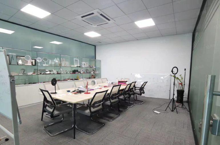 凤岗原房东楼上一整层2000平方带装修厂房仓库低价出租