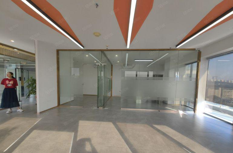 东莞凤岗镇靠深原房东楼上精装修写字楼198平主干道边厂房出租