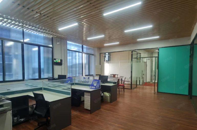 凤岗五联新出原房东楼上2000平带装修厂房仓库出租，拎包生产