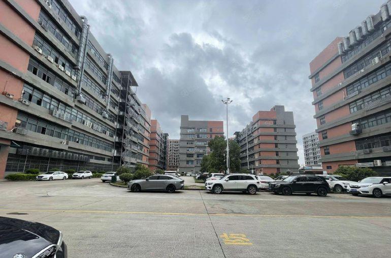 原房东大型工业园）凤岗新出2500平方米整层楼上厂房出租