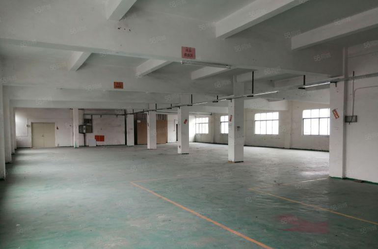 凤岗五联原房东带办公室装修标准厂房三楼500平出租，现成水电