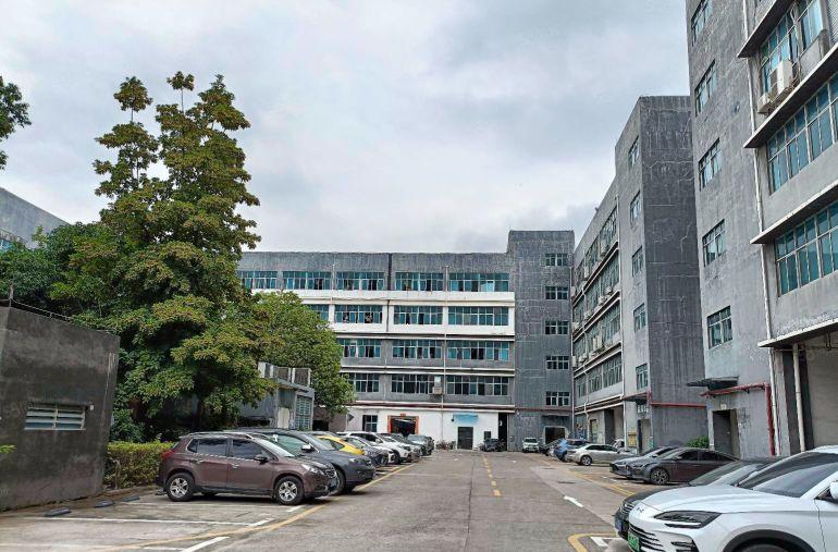 凤岗雁田高速口带装修一二楼各2000平厂房仓库出租，水电齐全