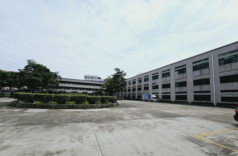 凤岗高速路口实际面积出租三楼3300平米，原房东，超大空地