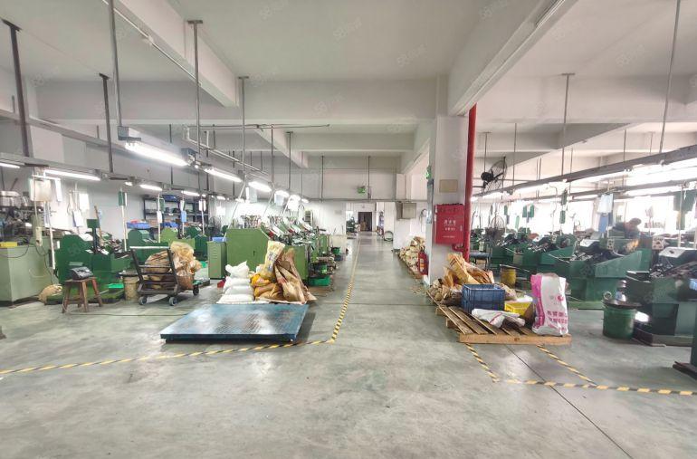 凤岗五联产业园带精装修厂房出租楼上整层2000平方 空地大