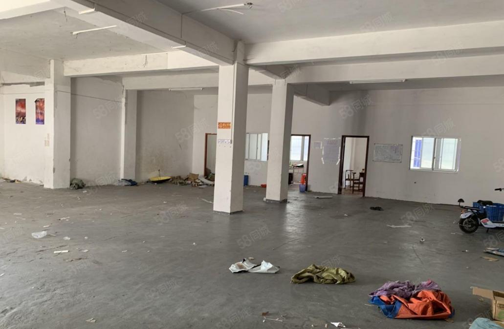 凤岗雁田一楼180方厂房白菜价出租，门口就是大马路