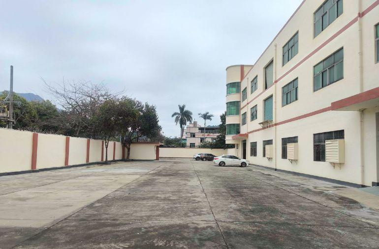 凤岗原房东一楼2000平厂房仓库出租，100平起分租水电齐全