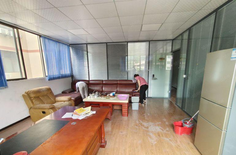 凤岗油甘埔原房东1200平厂房出租，现成办公室水电