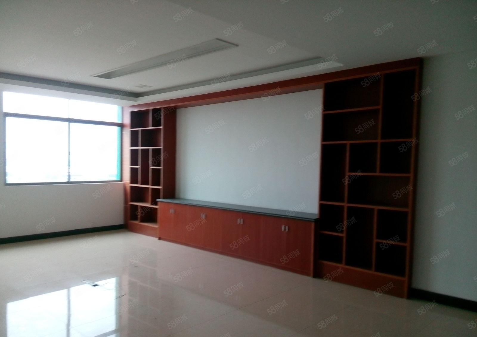 万江石美刚出原房东一楼厂房800平方带装修