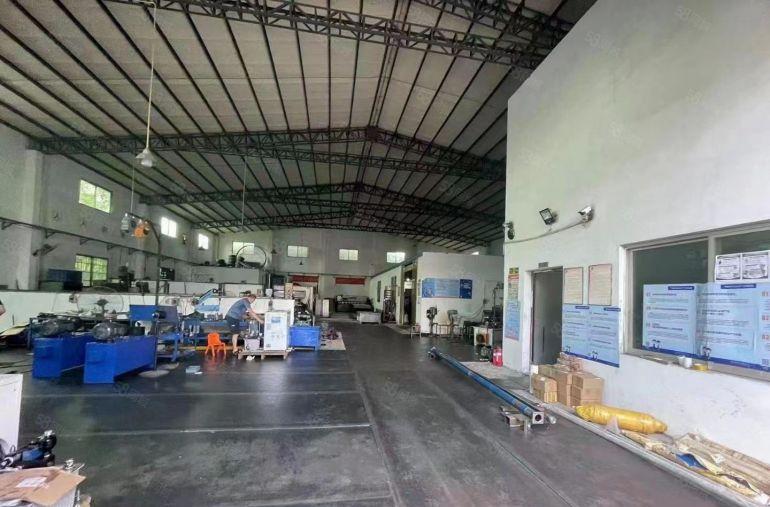 独门独院，800平方厂房，有宿舍办公室，租金10000元