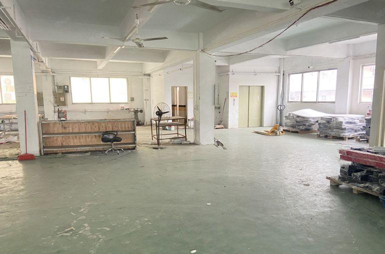 万江中心原房东厂房出租，形象好，价格便宜，交通方便