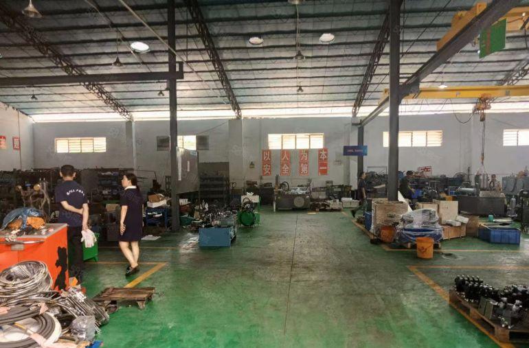 万江新出厂房800平方带隔热层，带航吊，院中院