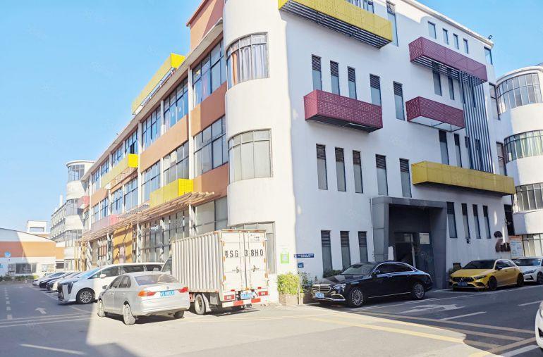 万江中心3楼小型厂房152平有隔间有电梯适合电商仓库房东直租