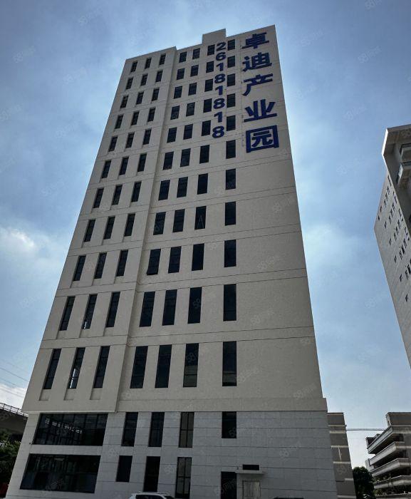 洪梅镇原房东红本直租，!高速出口，主干道旁 空地超大，可分租