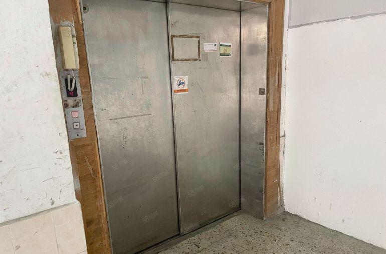 万江拔蛟窝二楼680平方标准厂房出租水电齐全透光好院子大