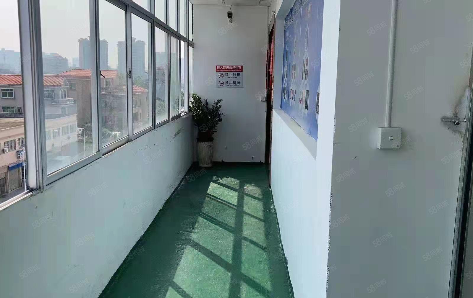 万江600平方标准厂房出租，有两间办公室，有宿舍，有空地停车