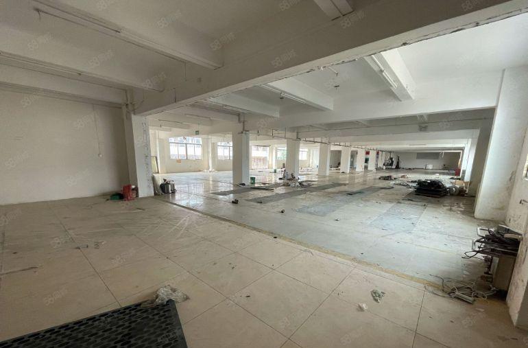 万江新村三楼与四楼各1450平出租可分租有现成办公室水电齐全