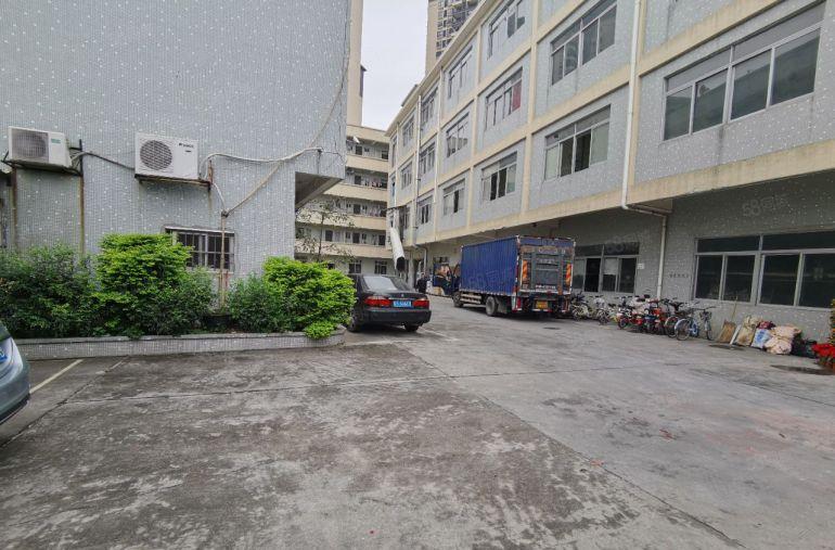 万江共联工业区新出标准厂房一楼1300平方低价出租