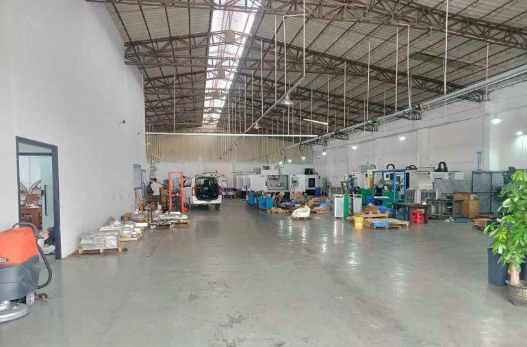 万江小享环城路外新空出单一层1630平，带精装办公室